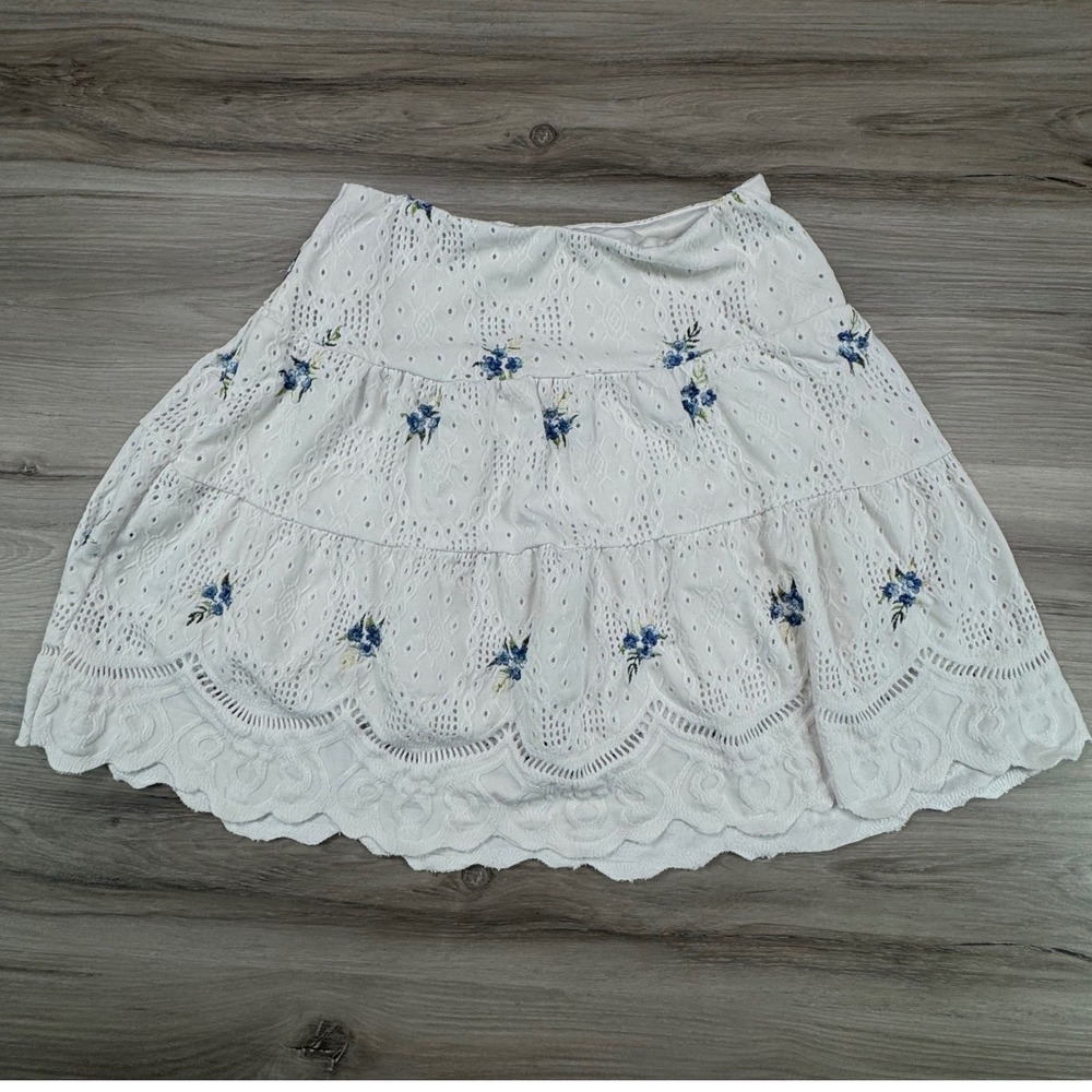 Kirious Los Angeles Womens XS White Eyelet Floral Tiered Mini Skirt